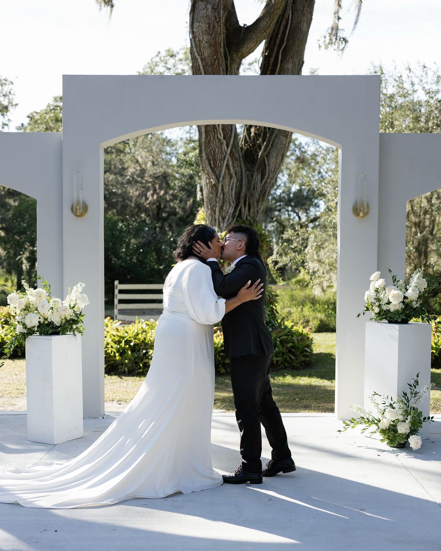 Couple kisses at the altar of Uliana Estate